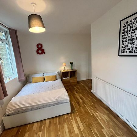 Charming 1-Bedroom Apartment Southfields, ลอนดอน ภายนอก รูปภาพ