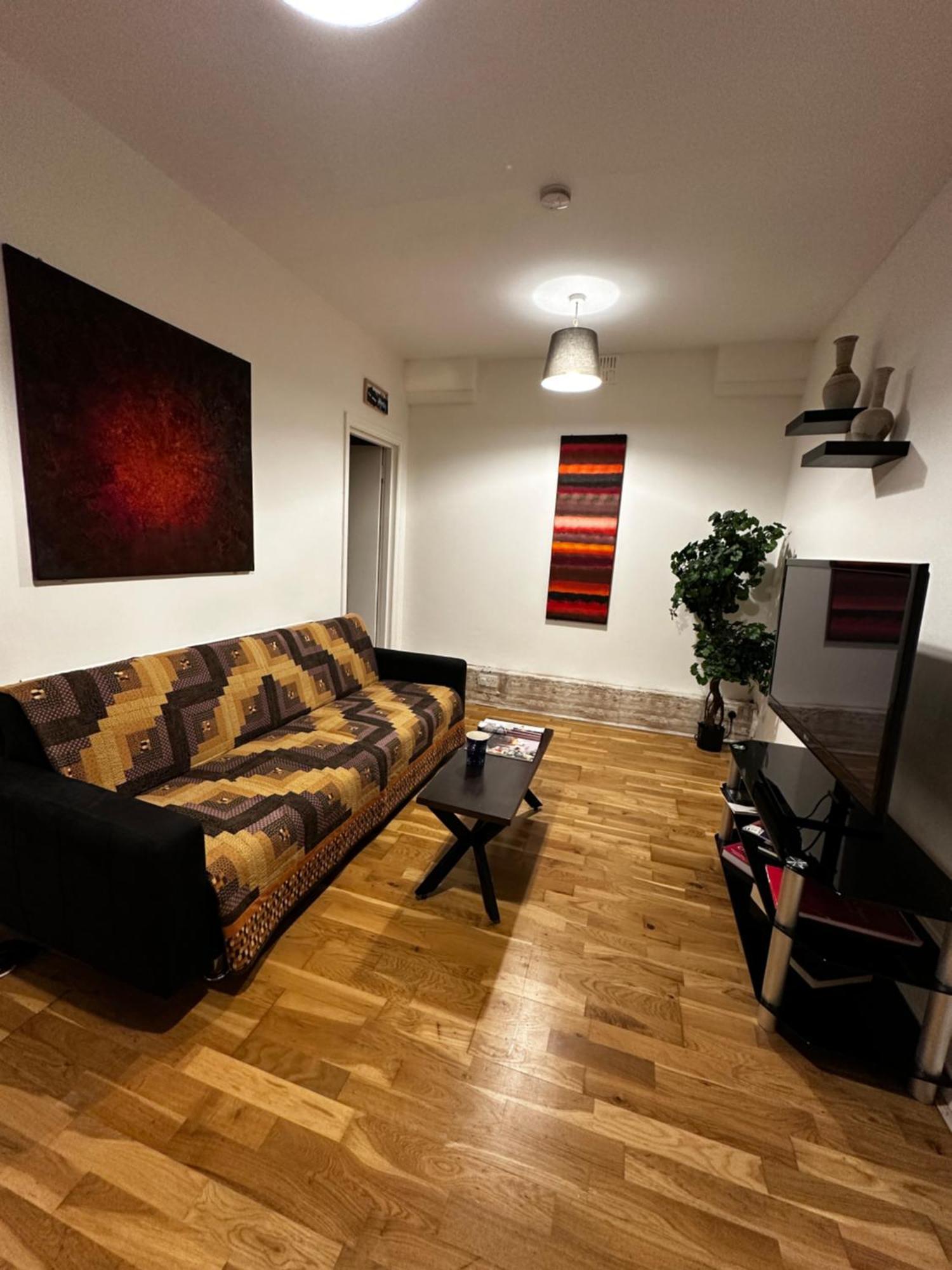 Charming 1-Bedroom Apartment Southfields, ลอนดอน ภายนอก รูปภาพ