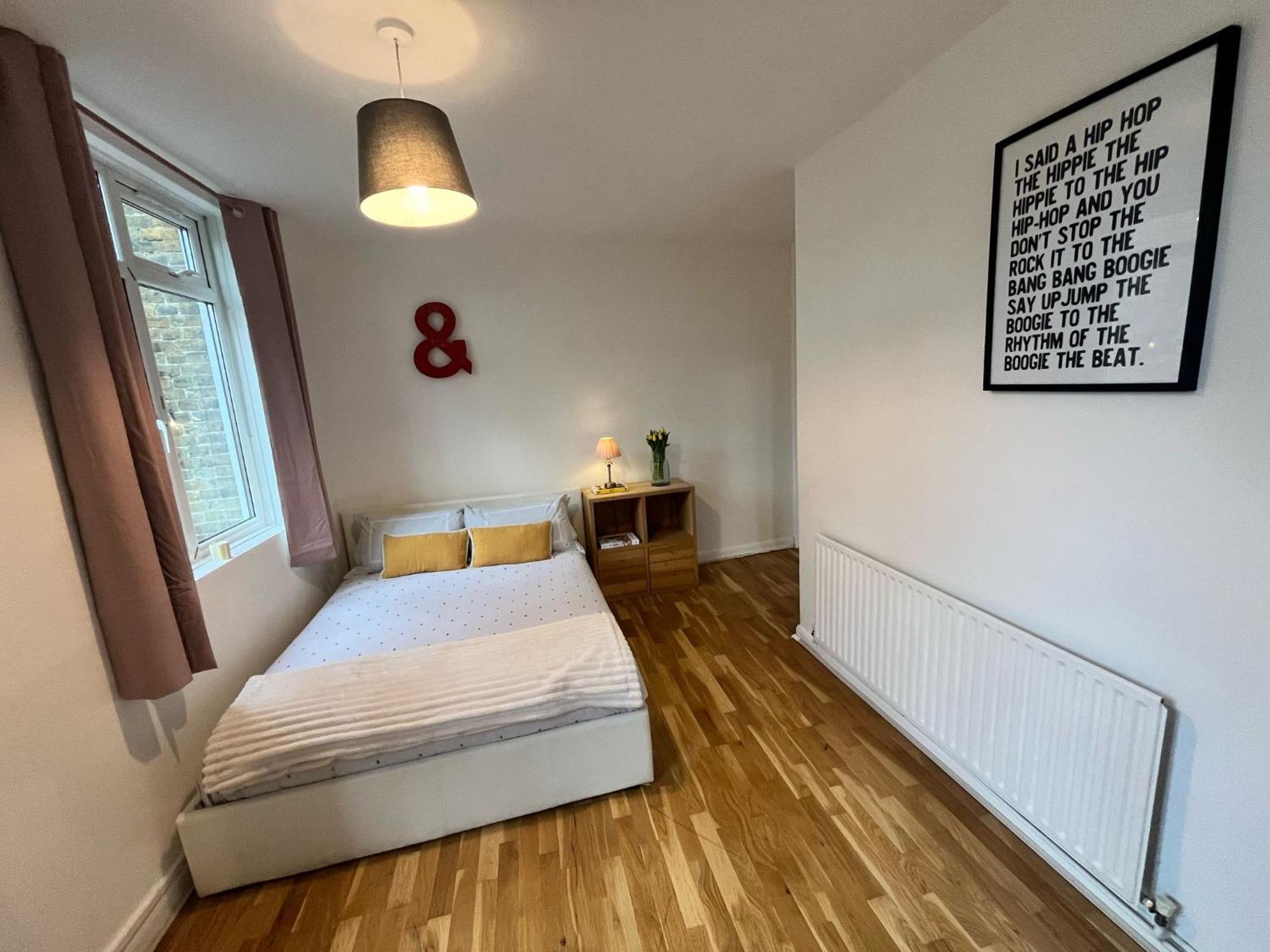 Charming 1-Bedroom Apartment Southfields, ลอนดอน ภายนอก รูปภาพ