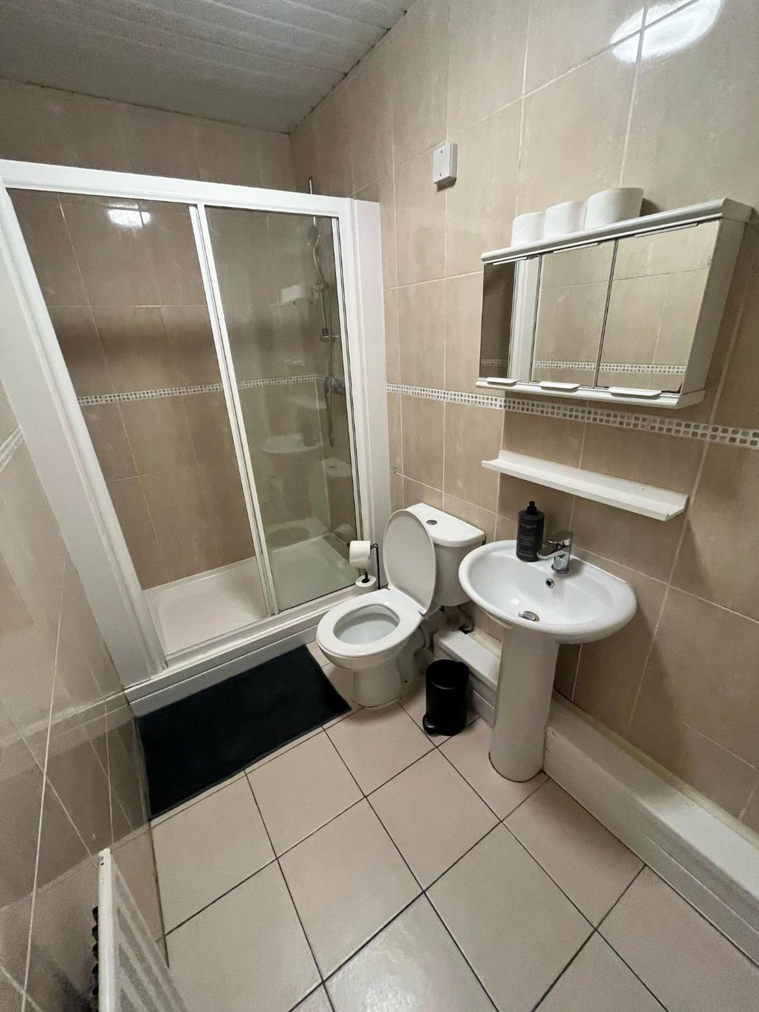 Charming 1-Bedroom Apartment Southfields, ลอนดอน ภายนอก รูปภาพ