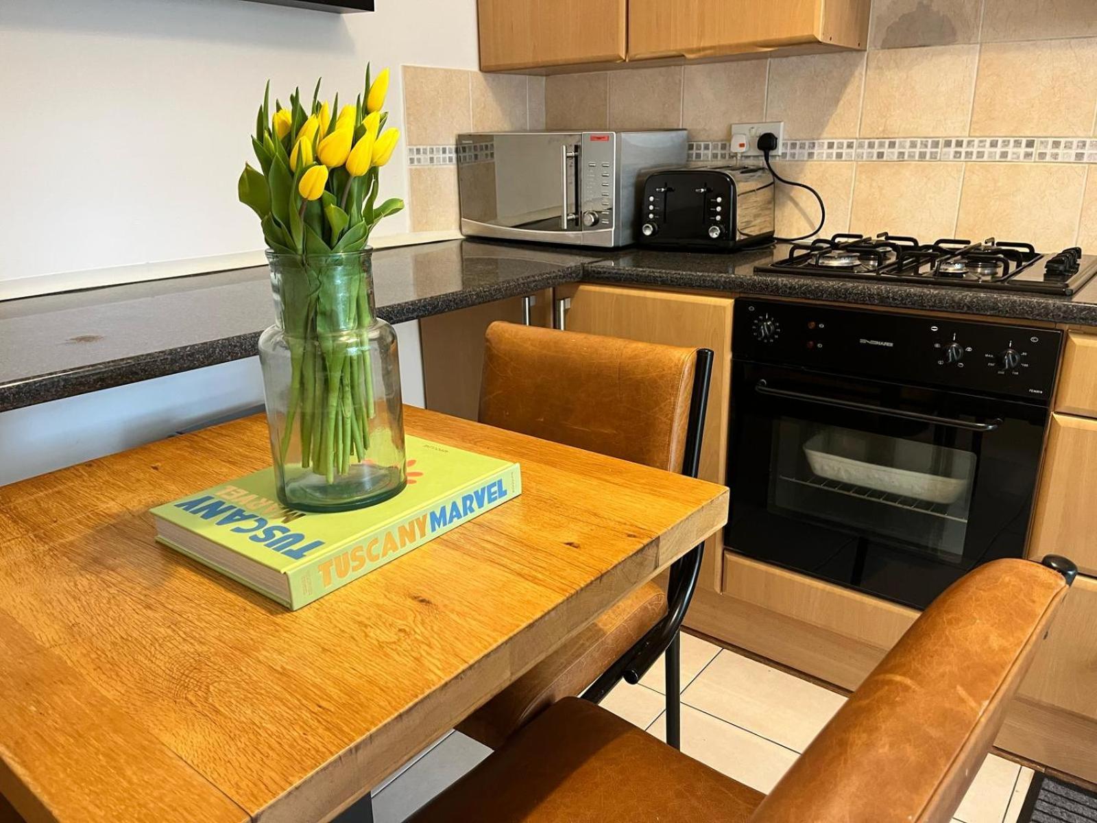 Charming 1-Bedroom Apartment Southfields, ลอนดอน ภายนอก รูปภาพ